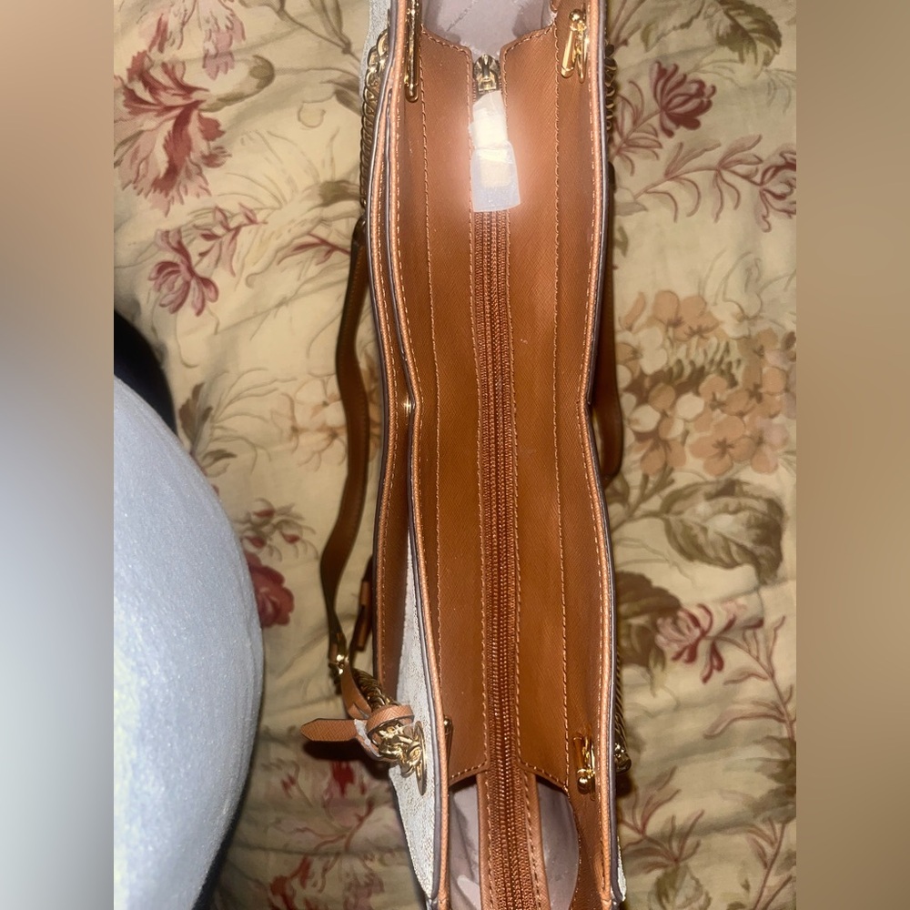 *BRAND NEW 🆕/UNUSED* Michael Kors Vanilla Jet Set Large Logo Shoulder Bag - Picture 16 of 16